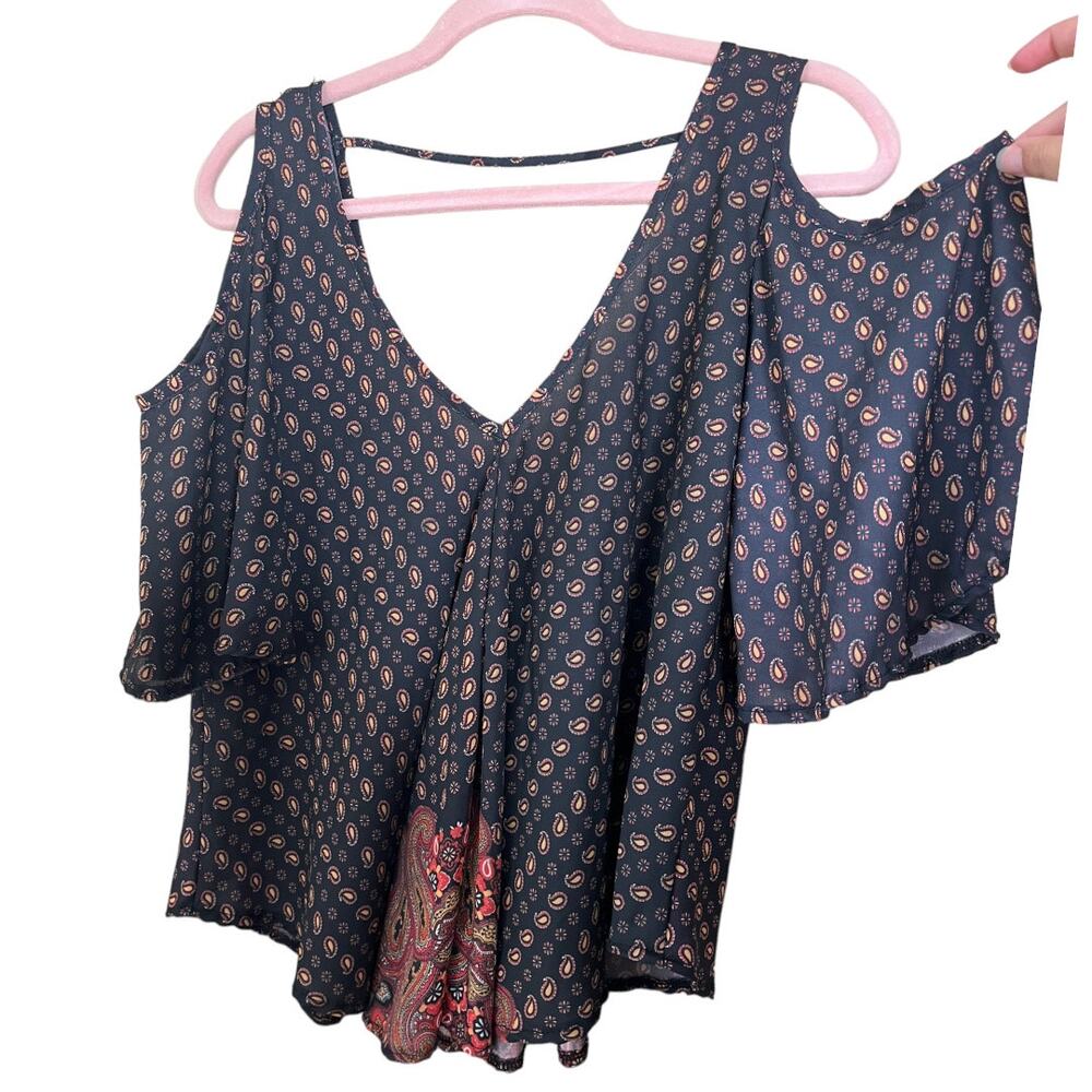 Design Lab Lord & Taylor paisley cold shoulder flowy shirt XS NWOT